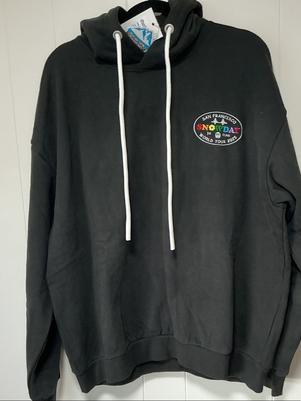 SNOWY DAY
black hoodie xl